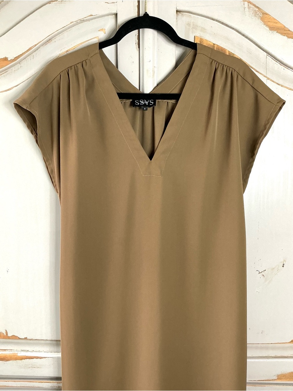 SSYS The Label | Light Mocha Midi Shift Dress V Neck Cap Sleeve Minimalist Small - Picture 5 of 10